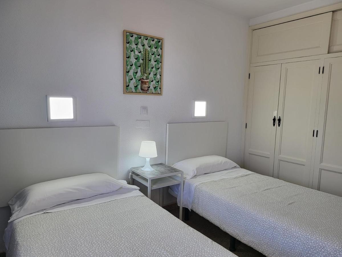 بلايا ديل إنغلز Las Camelias Apartments المظهر الخارجي الصورة