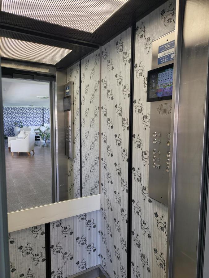 بلايا ديل إنغلز Las Camelias Apartments المظهر الخارجي الصورة